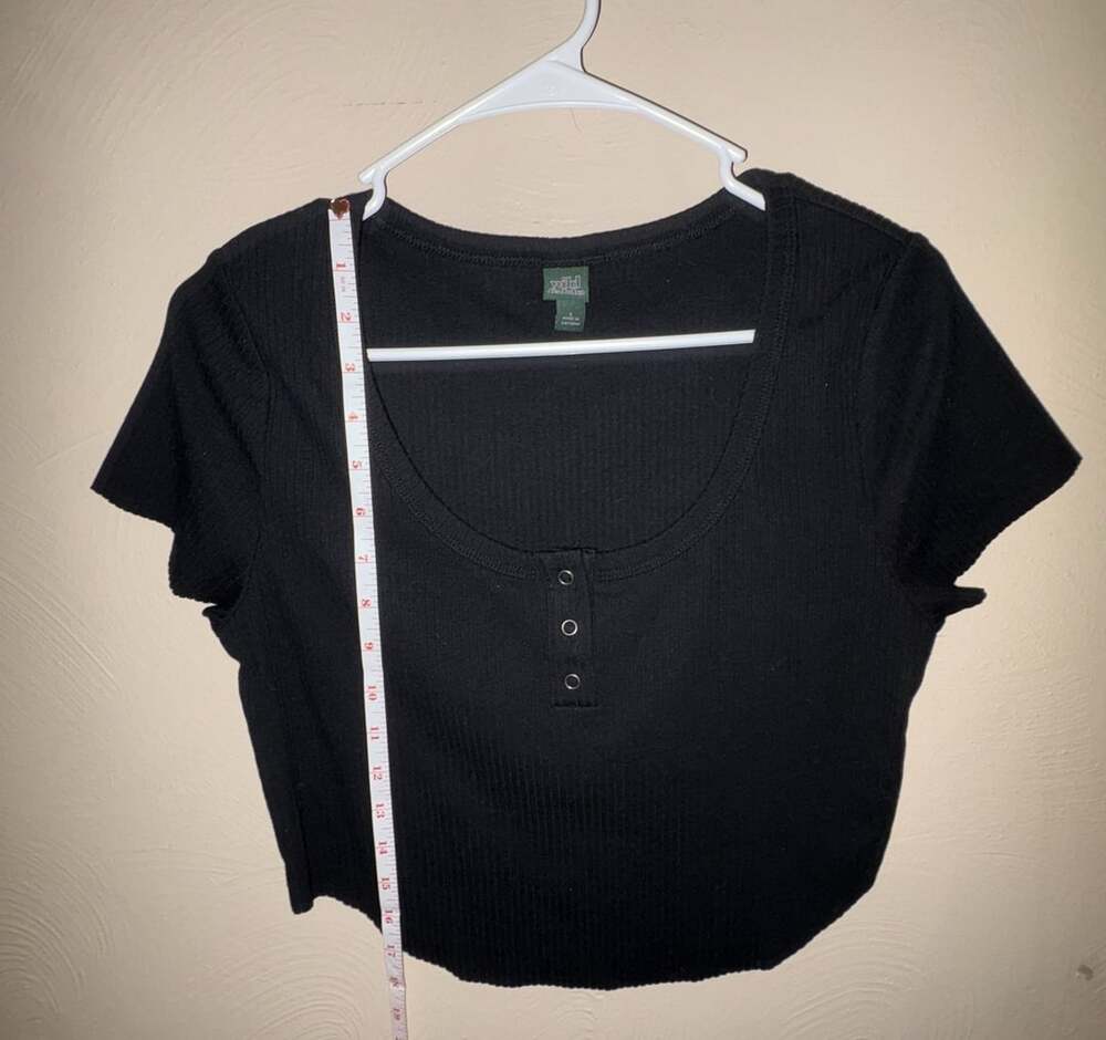 Wild Fable Black Ribbed Scoop Neck Short Sleeve Snap Henley Crop Top